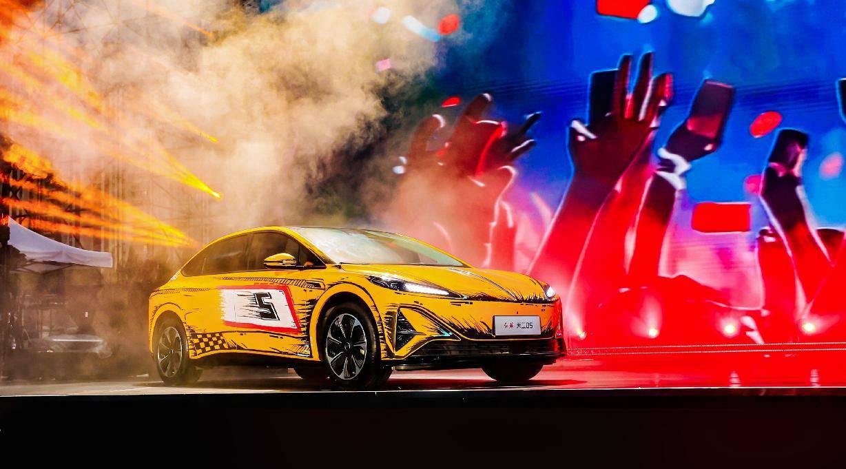 200萬用戶背后 是紅旗品牌的“上有老,下有小”