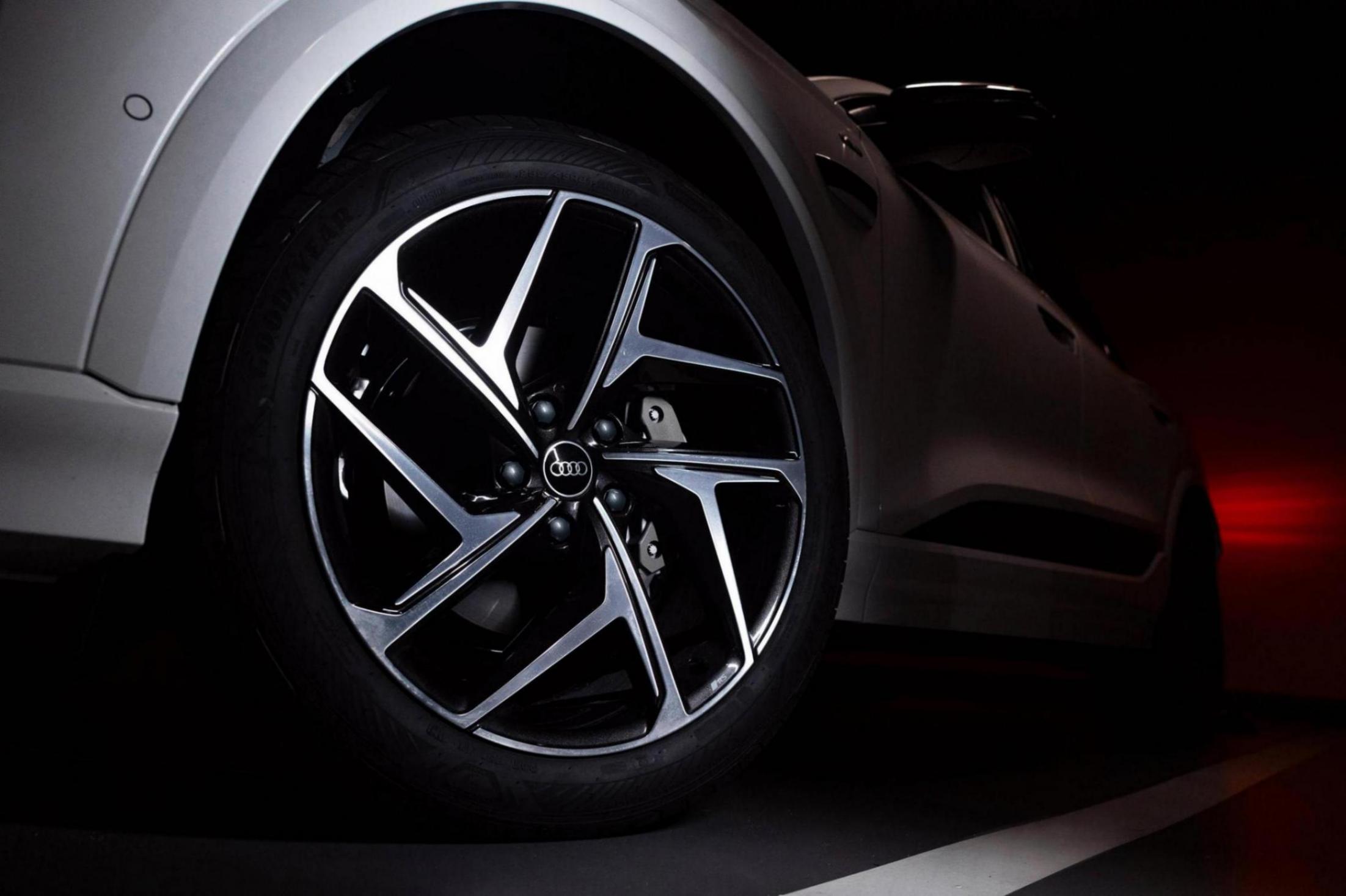 奧迪Q6L e-tron試駕總結(jié):奧迪配華為,香么?