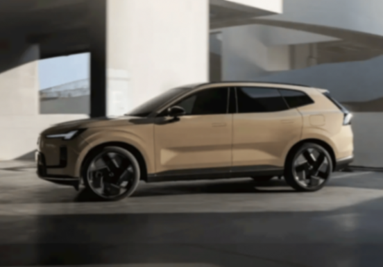 搭載1.5T插混動力/8月開啟預售 全新沃爾沃XC70“瀚漠沙”車色官圖發布