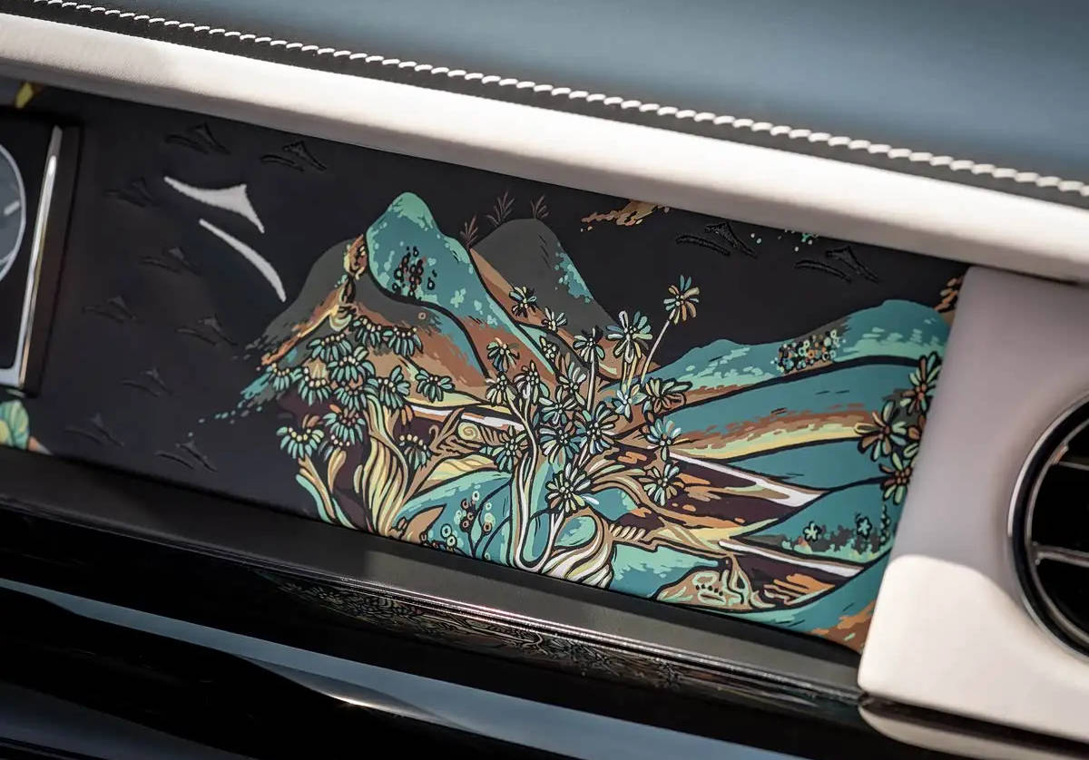 致敬敦煌壁畫的定制藝術 勞斯萊斯三款車型推出訂制版