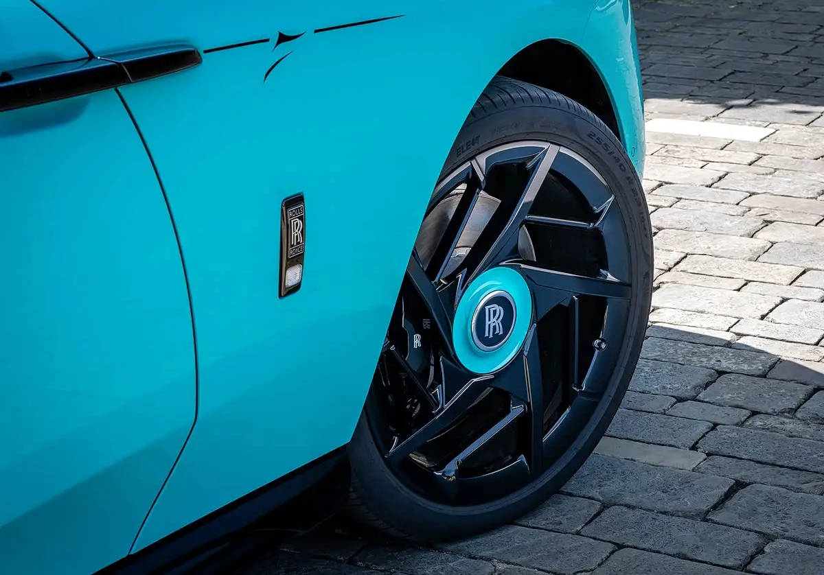 致敬敦煌壁畫的定制藝術 勞斯萊斯三款車型推出訂制版