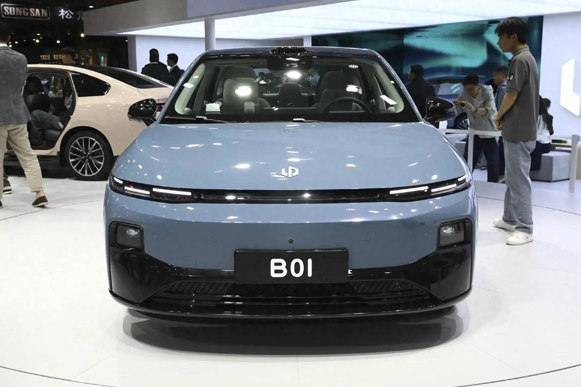 零跑汽車首款純電轎車B01正式上市 目標競品秦EV及小鵬MONA M03