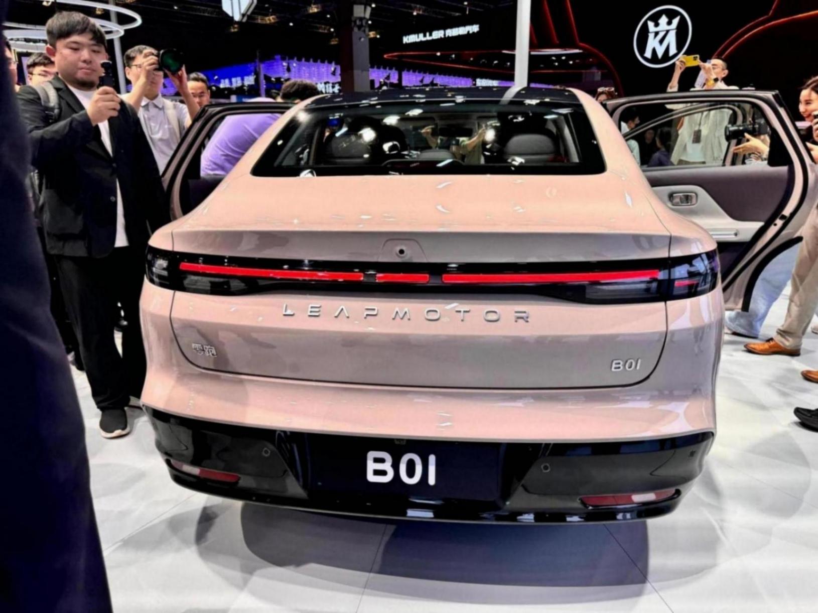 零跑汽車首款純電轎車B01正式上市 目標競品秦EV及小鵬MONA M03