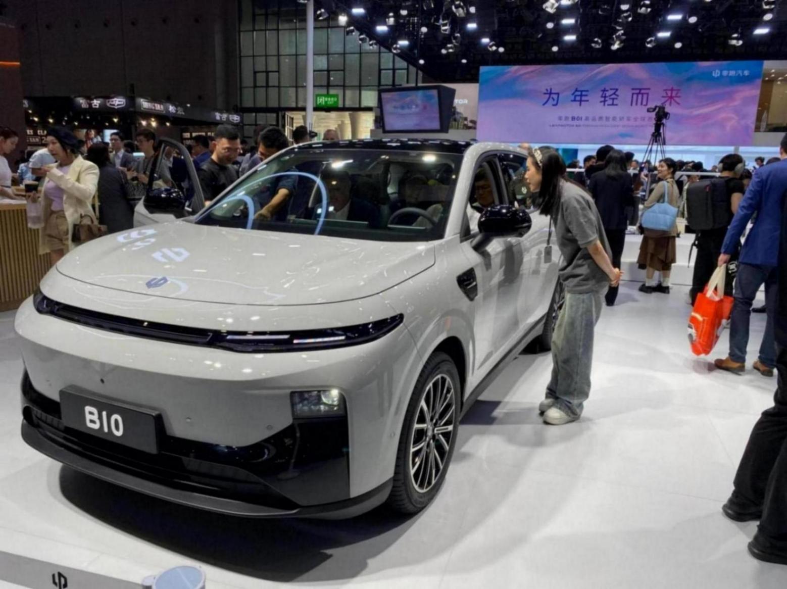 零跑汽車首款純電轎車B01正式上市 目標競品秦EV及小鵬MONA M03