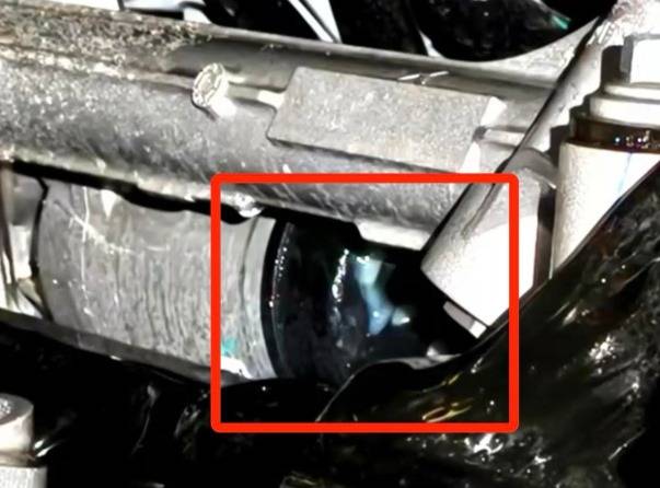 轉向異常、“悄悄打膠”,小鵬P7+“塌房”了?