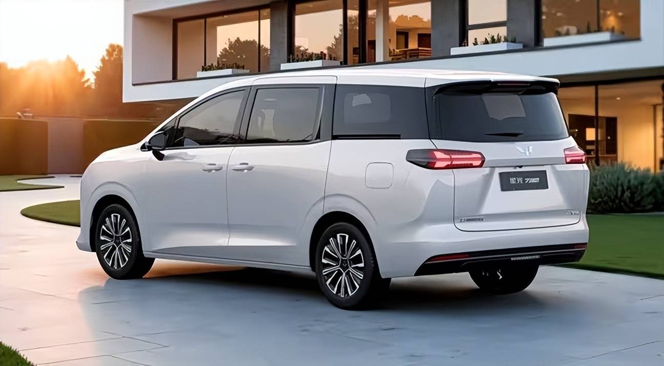 人民的第一臺MPV來了!五菱星光730將上市,提供多種動力可選