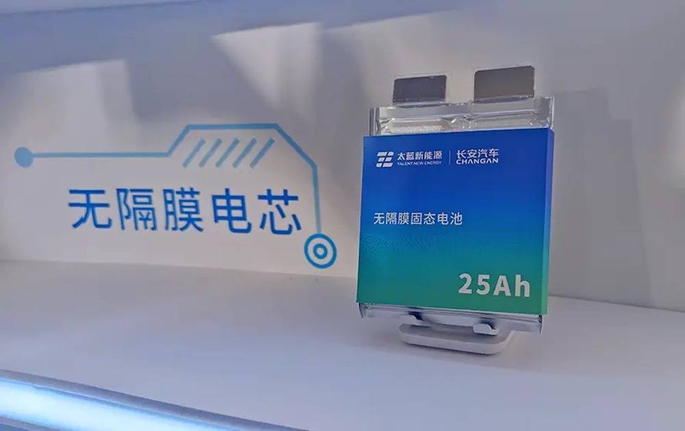 純電續航近1000公里!奔馳固態電池上車開測,海內外超10家企業布局