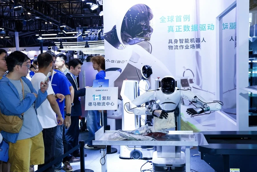 對(duì)話智元機(jī)器人王闖:直播收獲大訂單,出海已在路上 智元精靈G1在進(jìn)行物流分揀工作