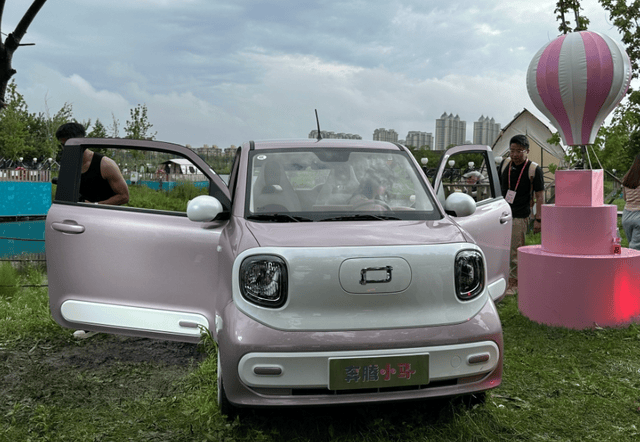 3.49萬元起,配置升級+新車色,新款奔騰小馬這波升級很值?