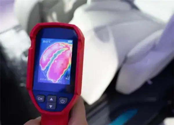 新款別克GL8陸尊PHEV內飾曝光:升級環抱式后排座椅加熱 新款別克GL8陸尊PHEV內飾曝光:升級環抱式后排座椅加熱