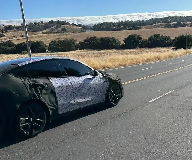 特斯拉新Model Y Performance原型路測圖曝光