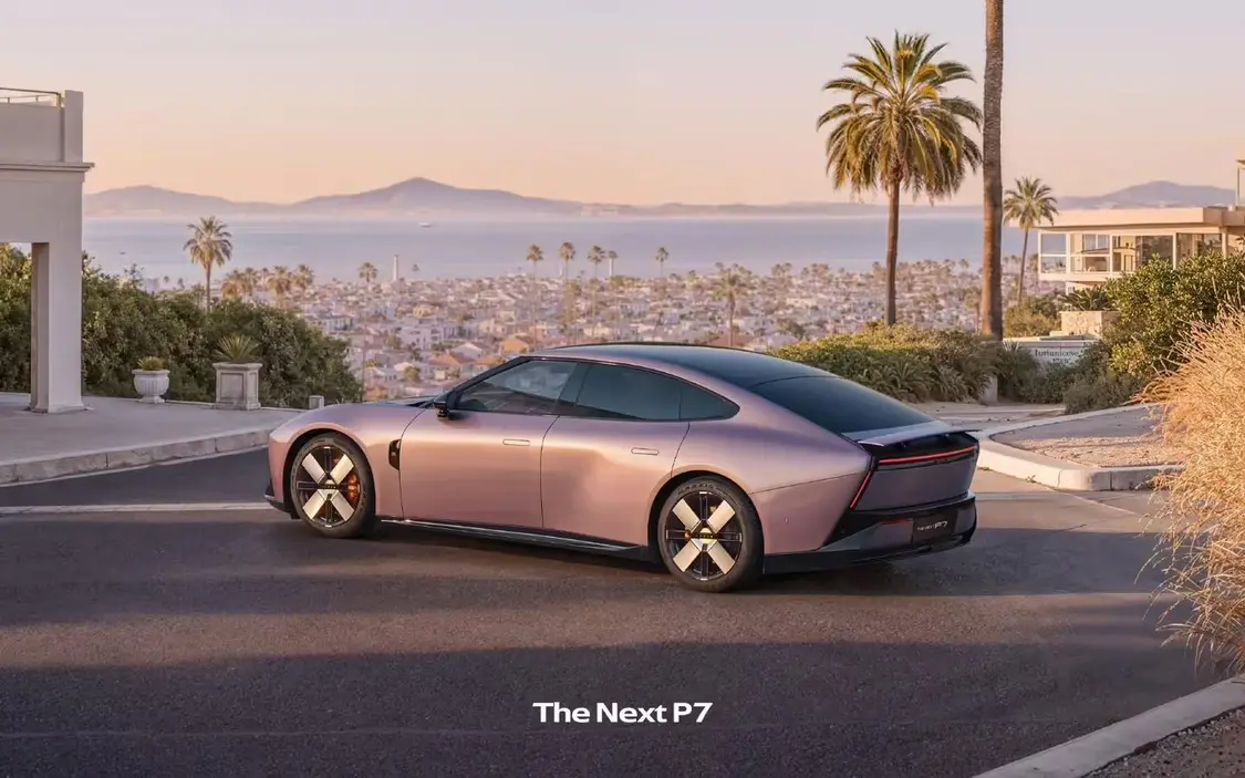 全新小鵬P7外觀細節公布:行業首個一體式純平發光LOGO,電動升降尾翼