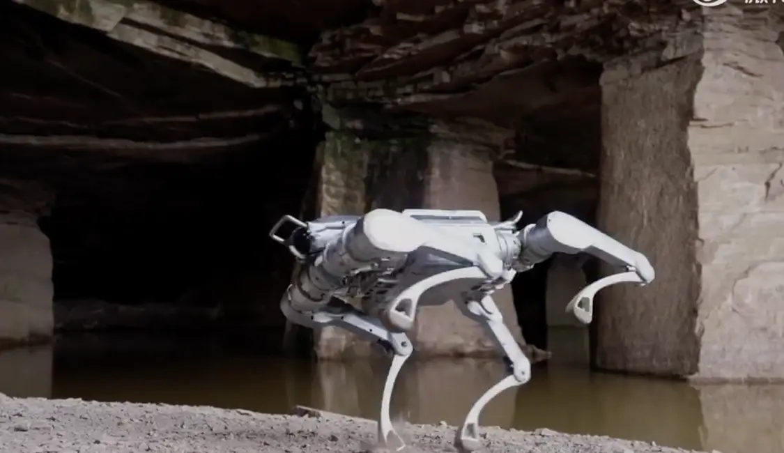 宇樹發布新款四足機器狗：重約37Kg，能越野和負重爬山