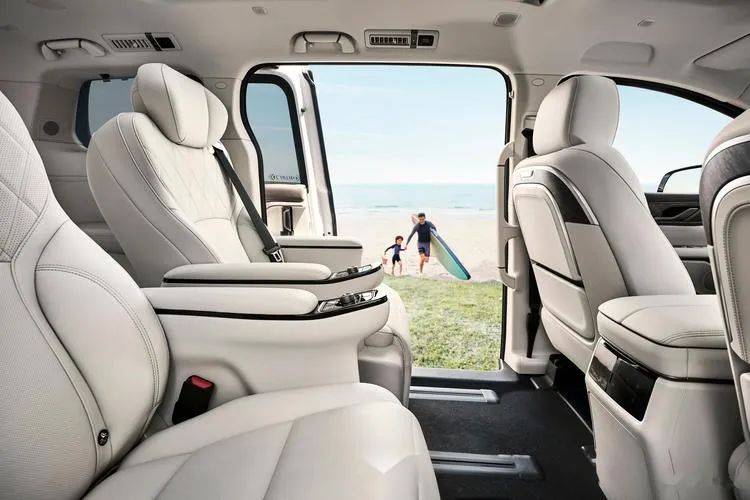 零跑又憋大招,這回是要對騰勢D9下手