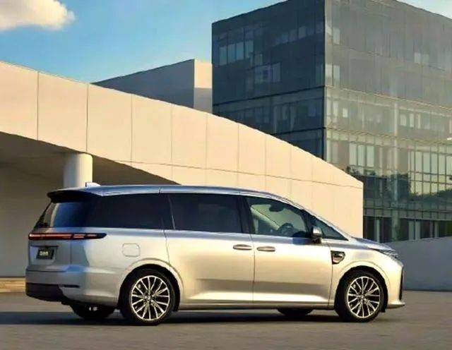 零跑又憋大招,這回是要對騰勢D9下手