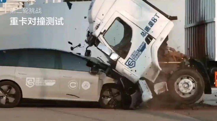 把乘龍卡車撞起飛以后,理想汽車卻主動“認慫”了