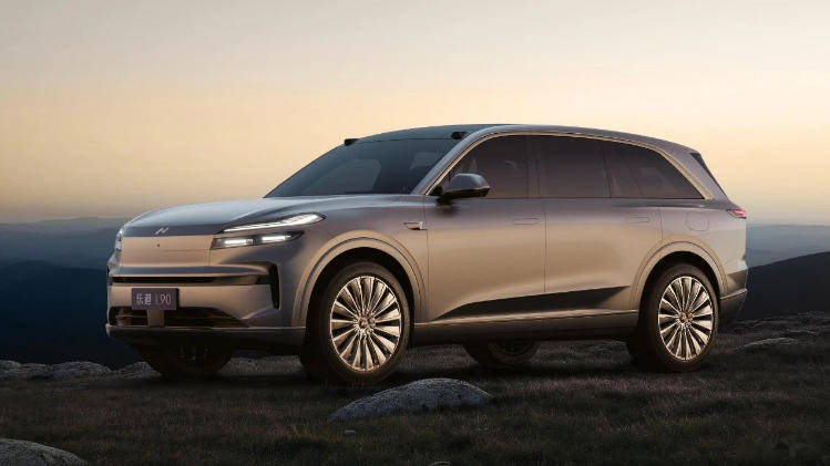 把乘龍卡車撞起飛以后,理想汽車卻主動“認慫”了