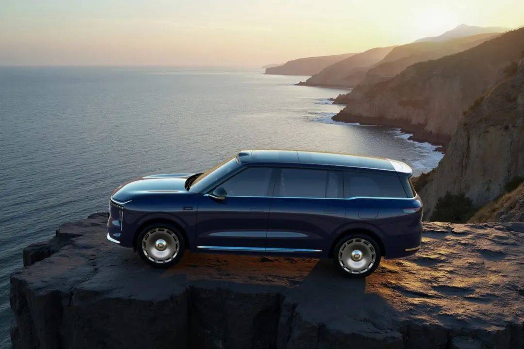 8月1日,智己汽車首發(fā)上汽自研的超級增程技術(shù)——“恒星”超級增程