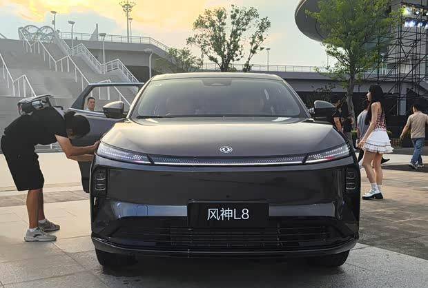 東風風神L7實車首秀:智能座艙三件套配齊 續航超1500公里