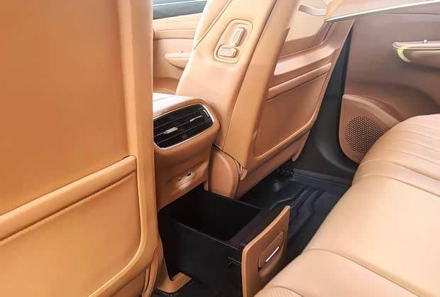 東風風神L7實車首秀:智能座艙三件套配齊 續航超1500公里