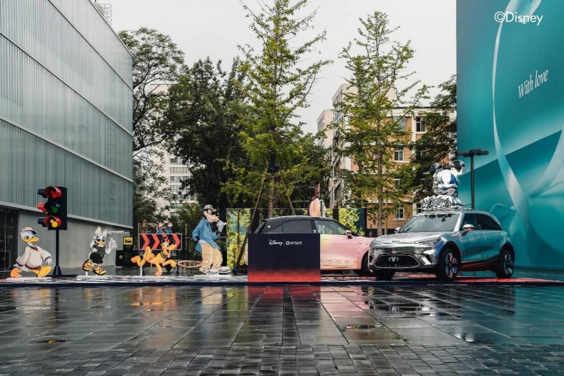 米奇限定藝術車三里屯再亮相,smart邀你開啟夢幻酷夏之旅