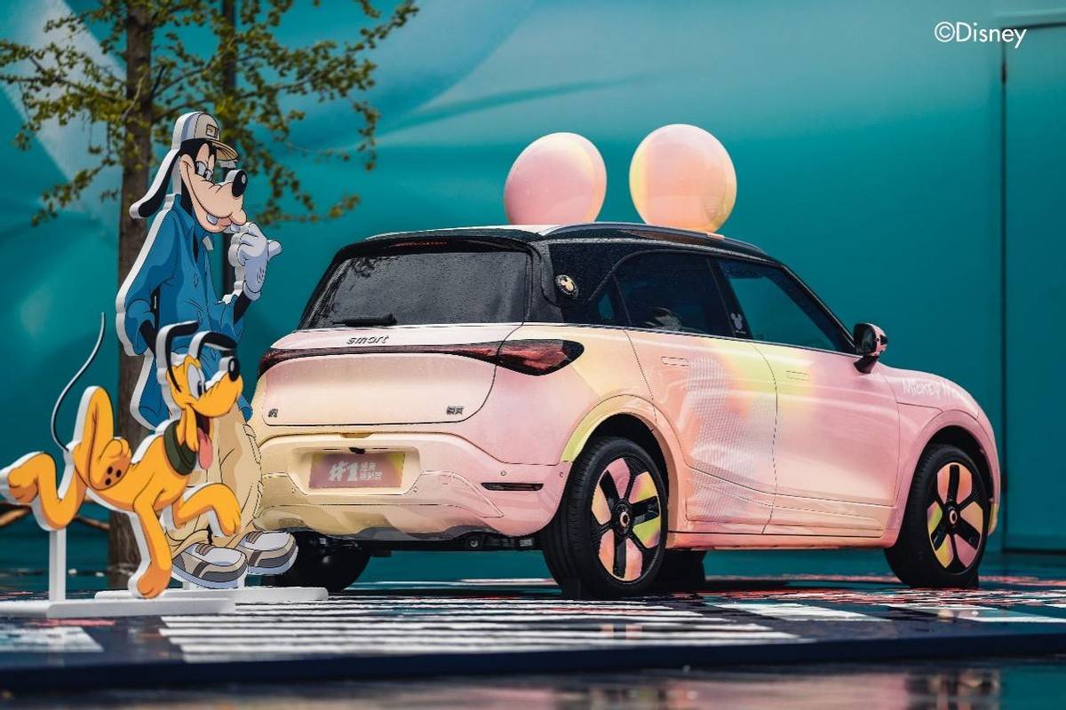 米奇限定藝術車三里屯再亮相,smart邀你開啟夢幻酷夏之旅