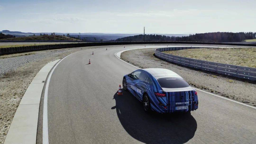 奔馳的標(biāo)準(zhǔn):以感知,定調(diào)豪華