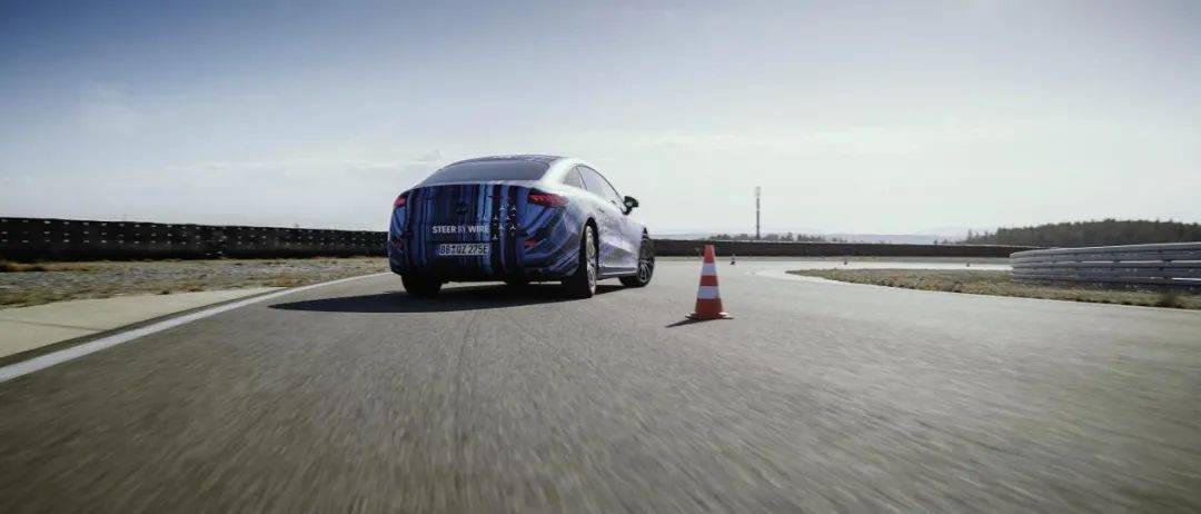 奔馳的標(biāo)準(zhǔn):以感知,定調(diào)豪華