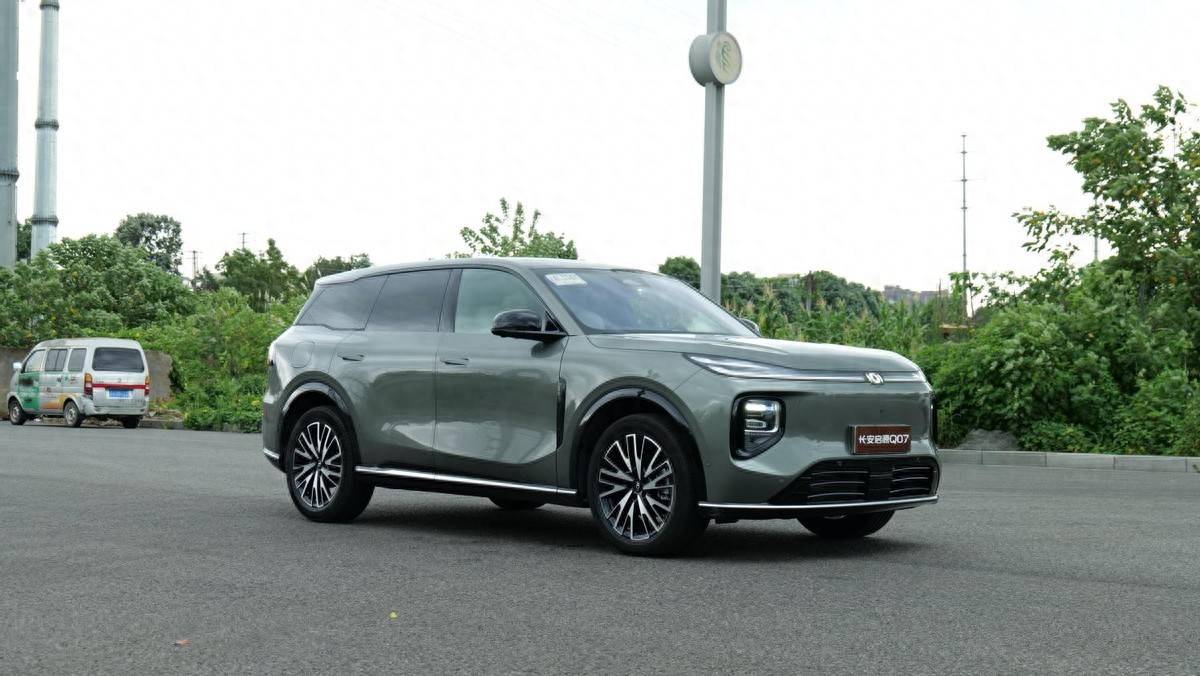 新秀挑戰(zhàn)老將,長(zhǎng)安啟源Q07對(duì)比宋PLUS DM-i,買新買舊?