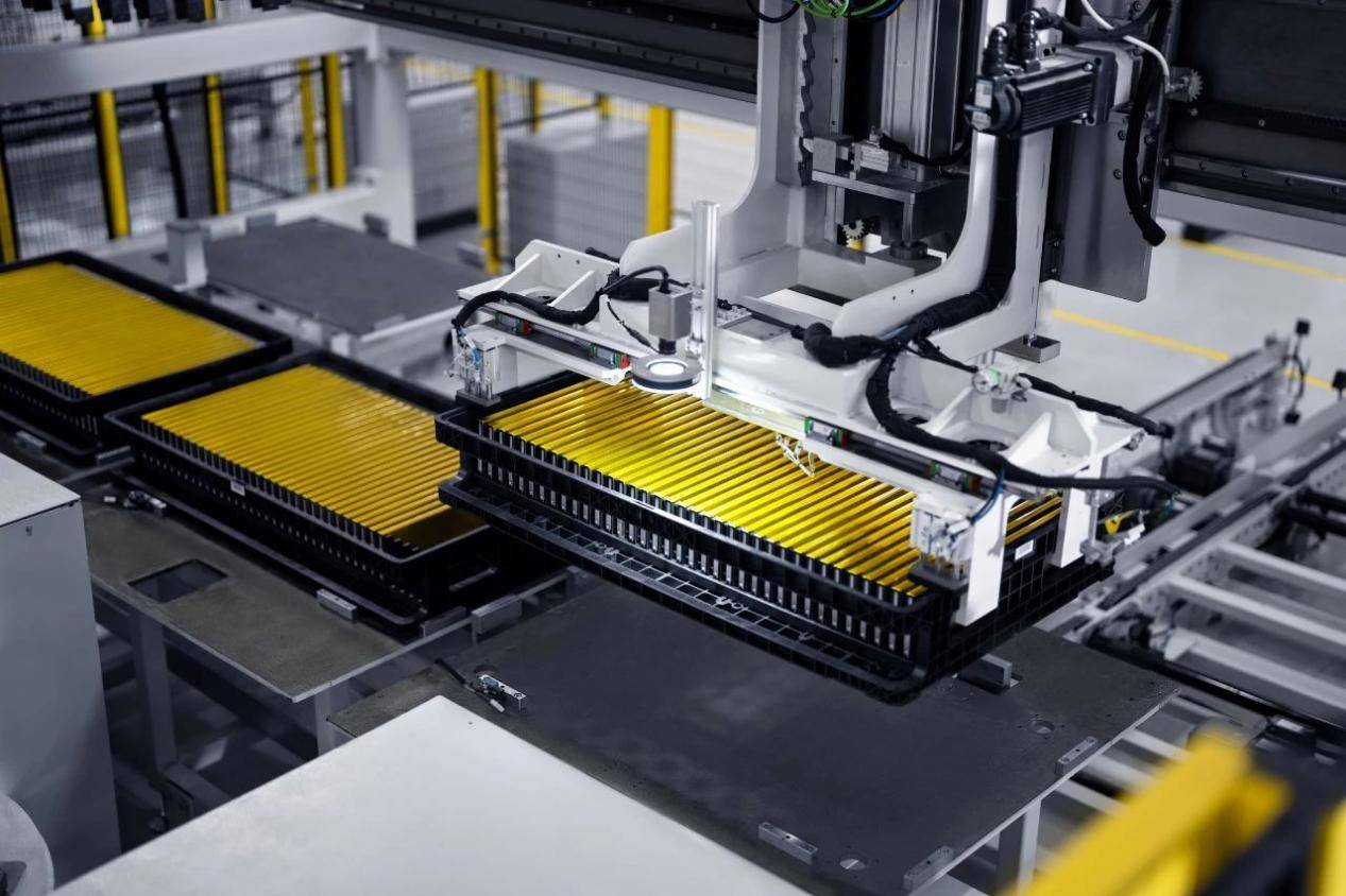 5秒破百+4.2L油耗,領克EM-P AI電混2.0開啟技術突圍