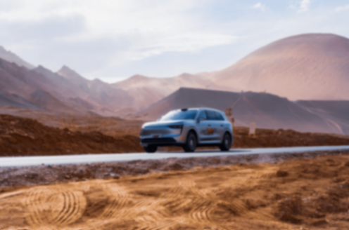 吐魯番的熱辣滾燙里,問界M8交出全優答卷