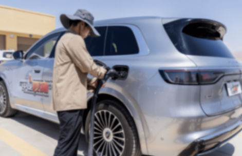 吐魯番的熱辣滾燙里,問界M8交出全優答卷