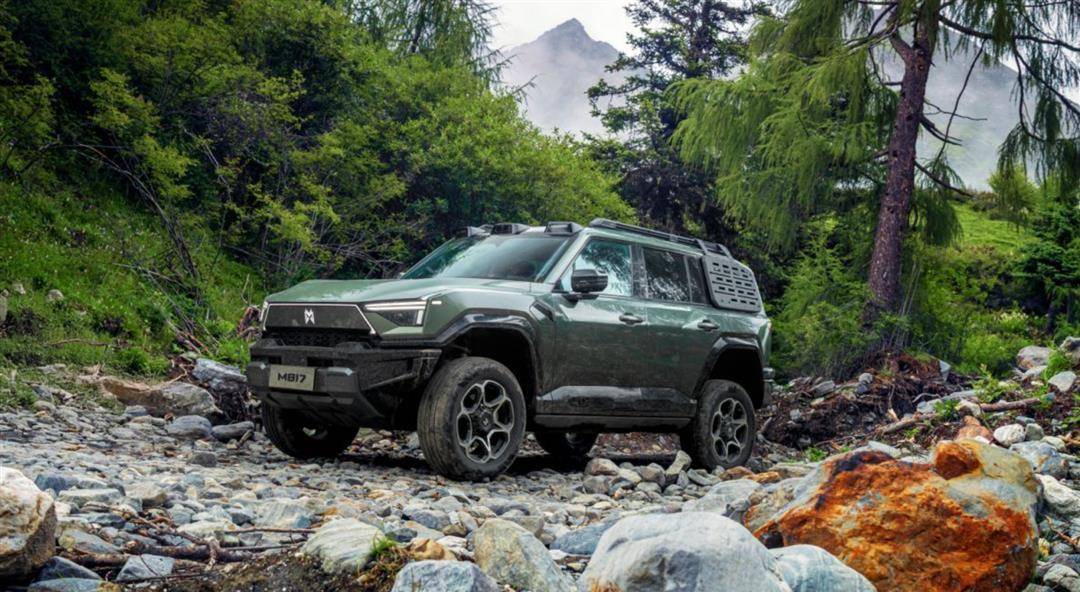 當硬派SUV遇到全棧華為滿配,猛士M817售31.99萬元起