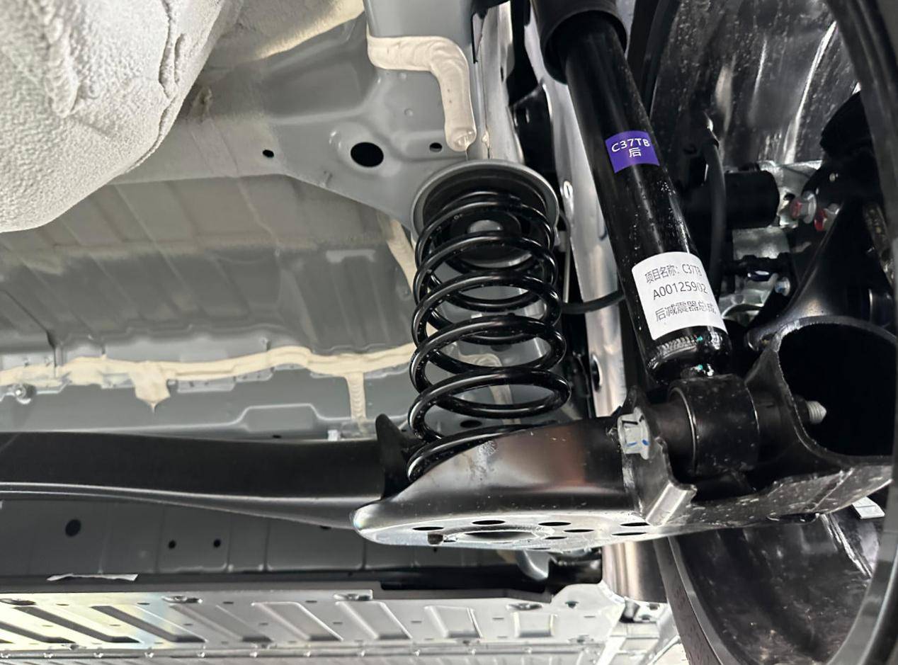 極狐T1,8萬級小車?2.77米軸距,低溫注塑內飾