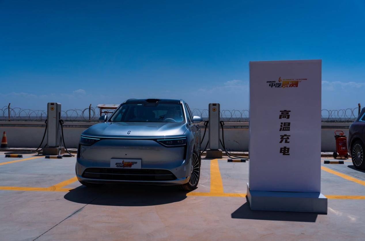 強光下130km/h剎停!40萬級銷冠問界M8的安全極限到底在哪兒?