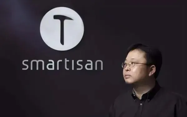 羅永浩限定款的泡面,作為帶貨主播的他依然賣力,沒(méi)有泡面不敢想象,我的泡面情結(jié)一直很重,長(zhǎng)達(dá)15年,泡面就是我最親密的戰(zhàn)友