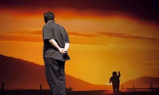 羅永浩限定款的泡面,作為帶貨主播的他依然賣力,沒(méi)有泡面不敢想象,我的泡面情結(jié)一直很重,長(zhǎng)達(dá)15年,泡面就是我最親密的戰(zhàn)友