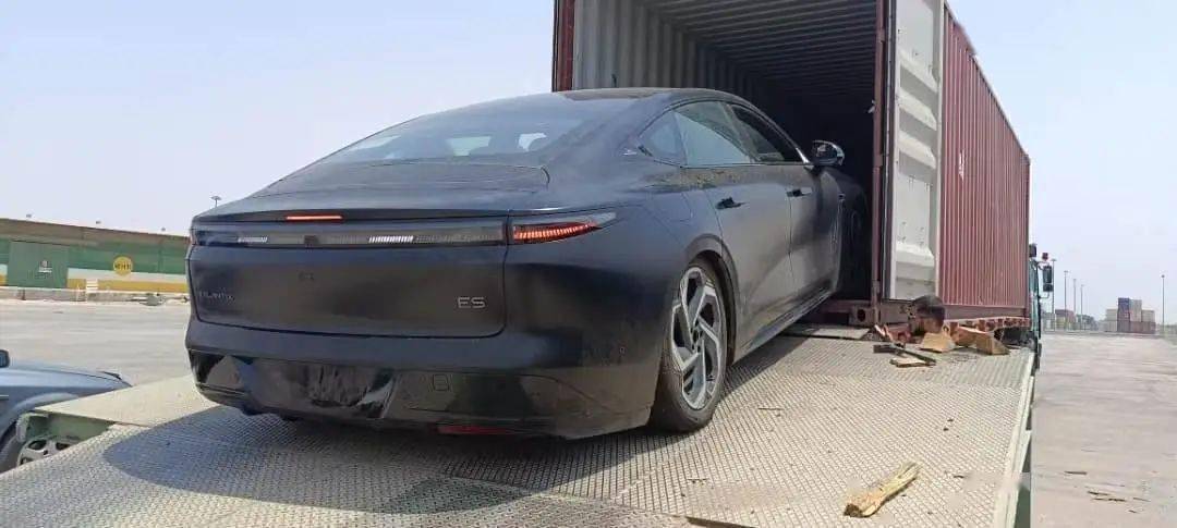 星途星紀元ET/ES雙車現身波斯灣港口 或將登陸中東市場?