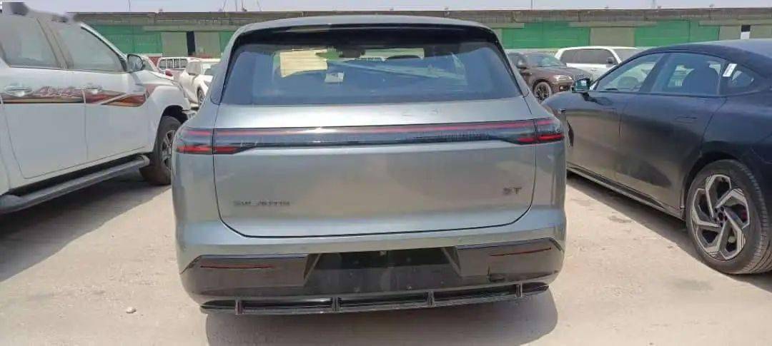 星途星紀元ET/ES雙車現身波斯灣港口 或將登陸中東市場?