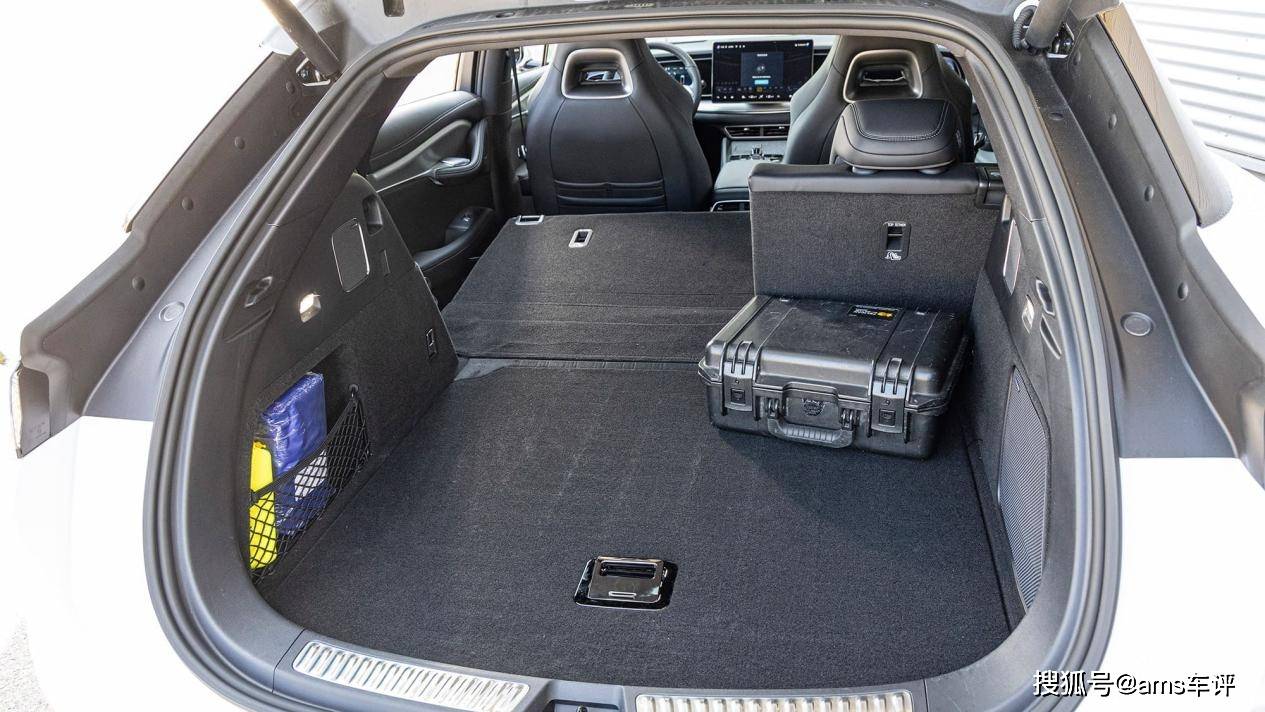 動力強勁,駕駛體驗如何?比亞迪海獅07在德國的真實表現