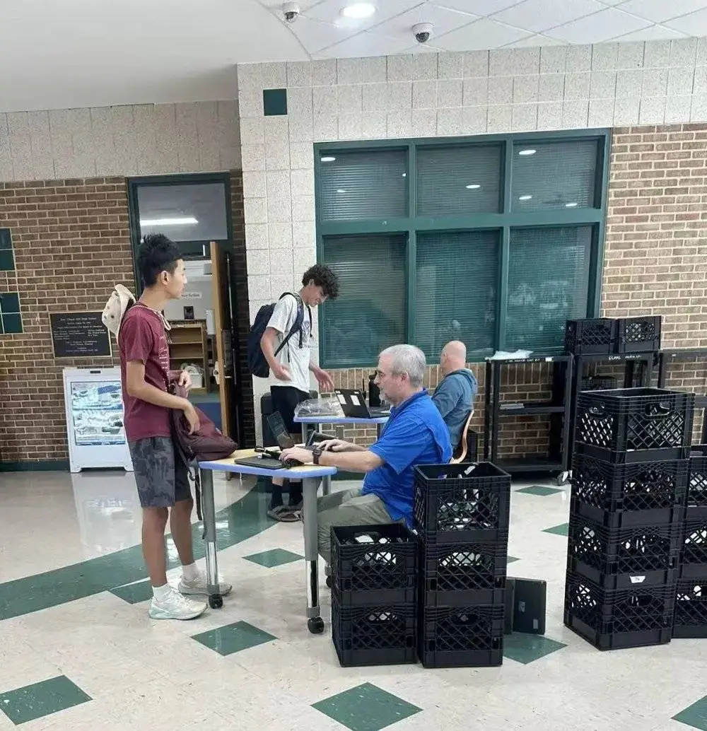 美國學生在校,真的“手機自由”嗎?