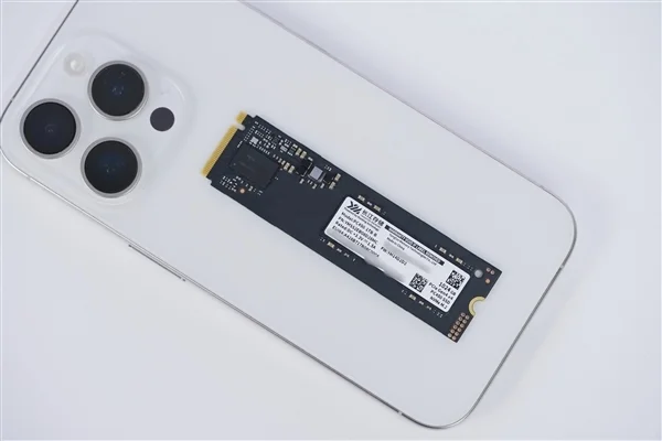 疾速7000MB/s,長江存儲PC450 1TB SSD圖賞 疾速7000MB/s!長江存儲PC450 1TB SSD圖賞