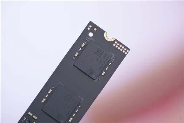 疾速7000MB/s,長江存儲PC450 1TB SSD圖賞 疾速7000MB/s!長江存儲PC450 1TB SSD圖賞