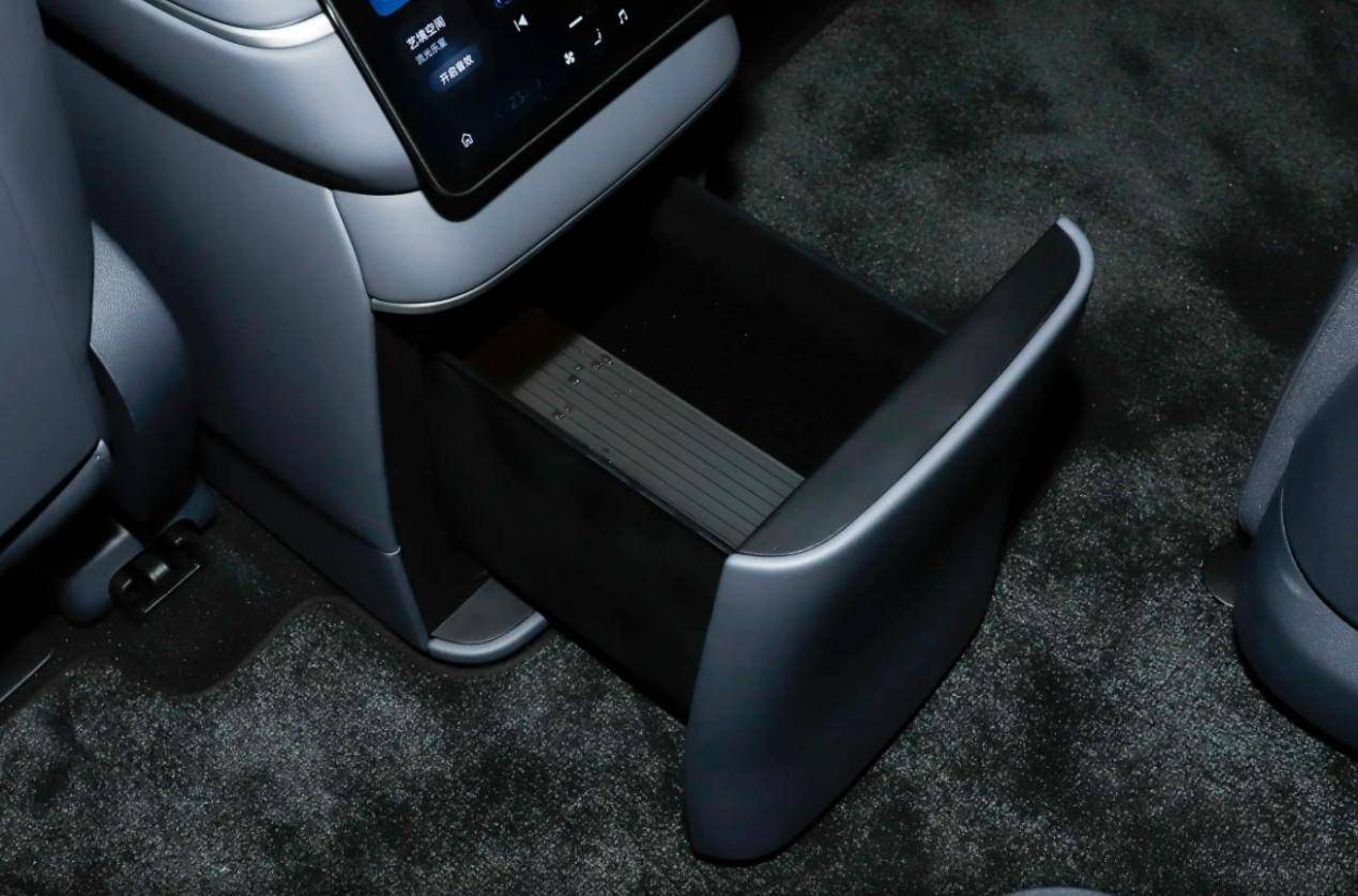 第三代蔚來(lái)ES8,中大型變大型SUV,后備箱容積多3.8倍