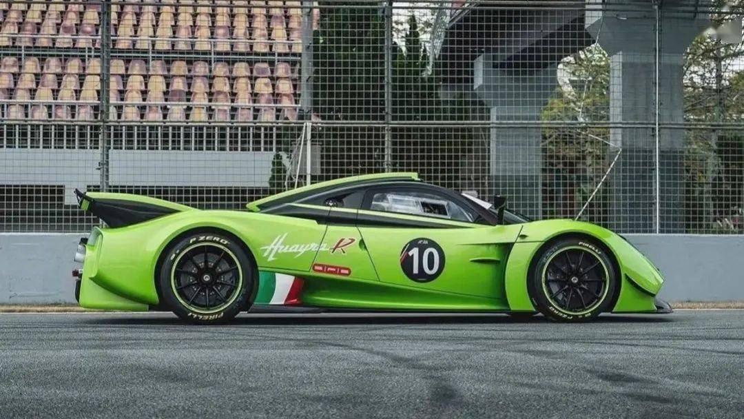 帕加尼Huayra R搭載與梅賽德斯-AMG子公司HWA AG聯合開發的6.0升V12自然吸氣發動機(代號Pagani V12-R),重量僅198公斤,為同排量最輕發動機之一