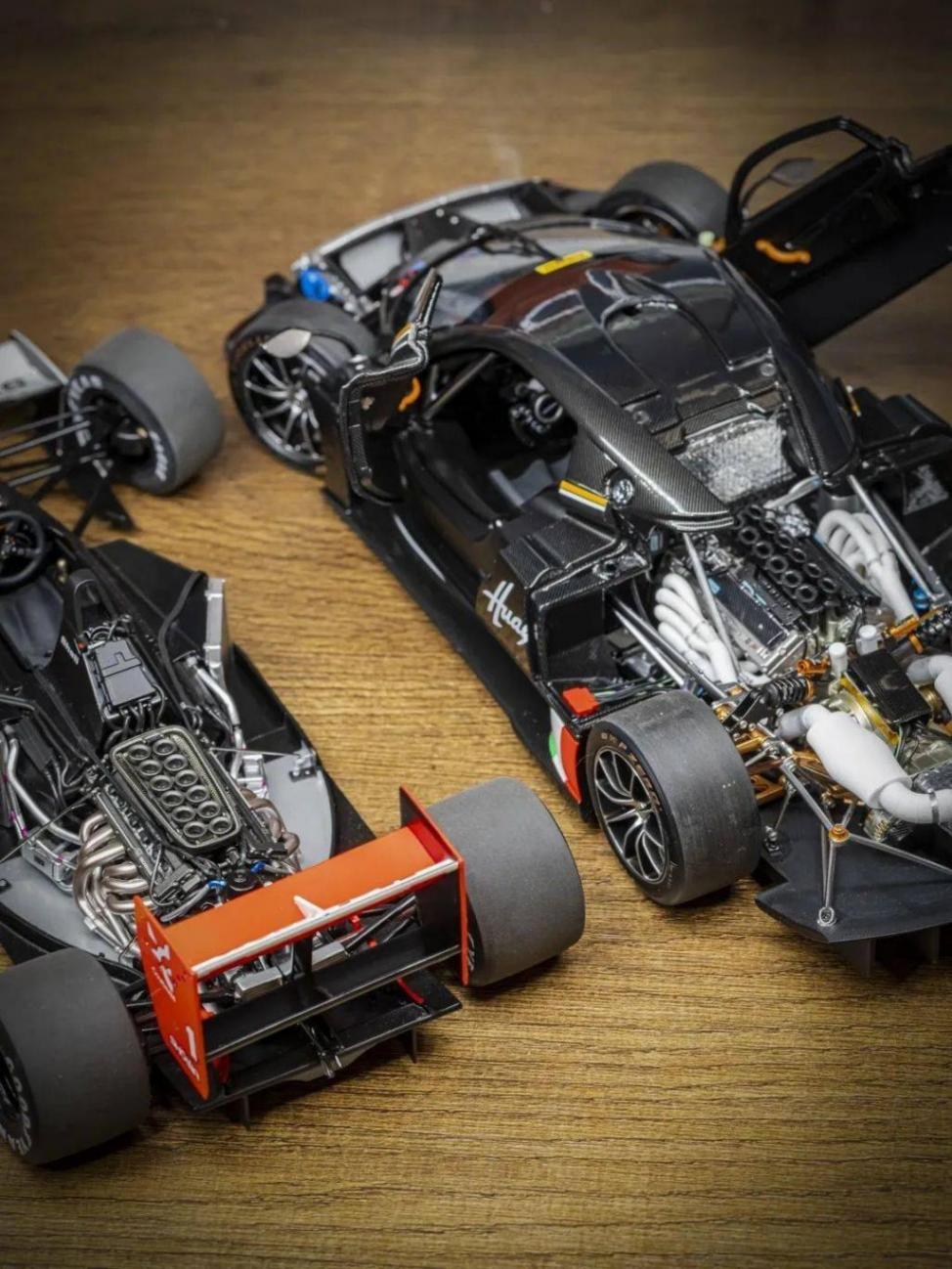 帕加尼Huayra R搭載與梅賽德斯-AMG子公司HWA AG聯合開發的6.0升V12自然吸氣發動機(代號Pagani V12-R),重量僅198公斤,為同排量最輕發動機之一