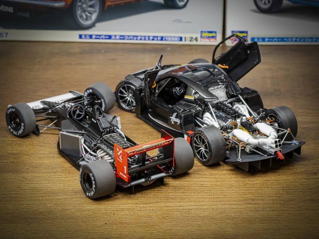 帕加尼Huayra R搭載與梅賽德斯-AMG子公司HWA AG聯合開發的6.0升V12自然吸氣發動機(代號Pagani V12-R),重量僅198公斤,為同排量最輕發動機之一