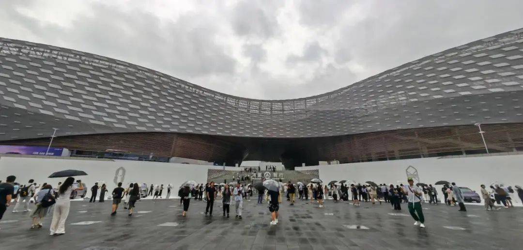 鴻蒙智行最多車(chē)型發(fā)布會(huì)!問(wèn)界&智界三款新車(chē),尚界H5預(yù)售 16.98 萬(wàn)元起