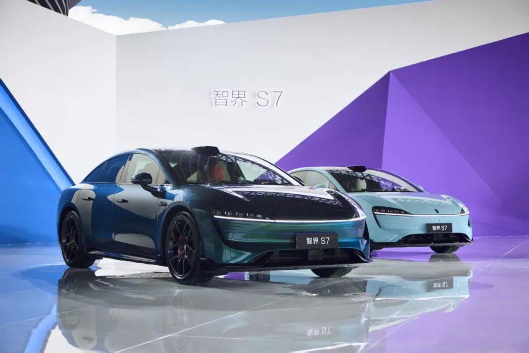 鴻蒙智行最多車(chē)型發(fā)布會(huì)!問(wèn)界&智界三款新車(chē),尚界H5預(yù)售 16.98 萬(wàn)元起