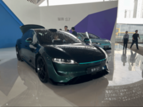 問(wèn)界M8 EV 智界R7、S7齊上市 鴻蒙智行發(fā)布多款新品